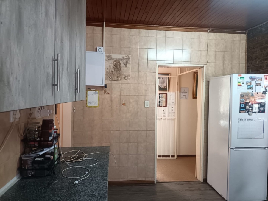 4 Bedroom Property for Sale in Heuwelsig Northern Cape